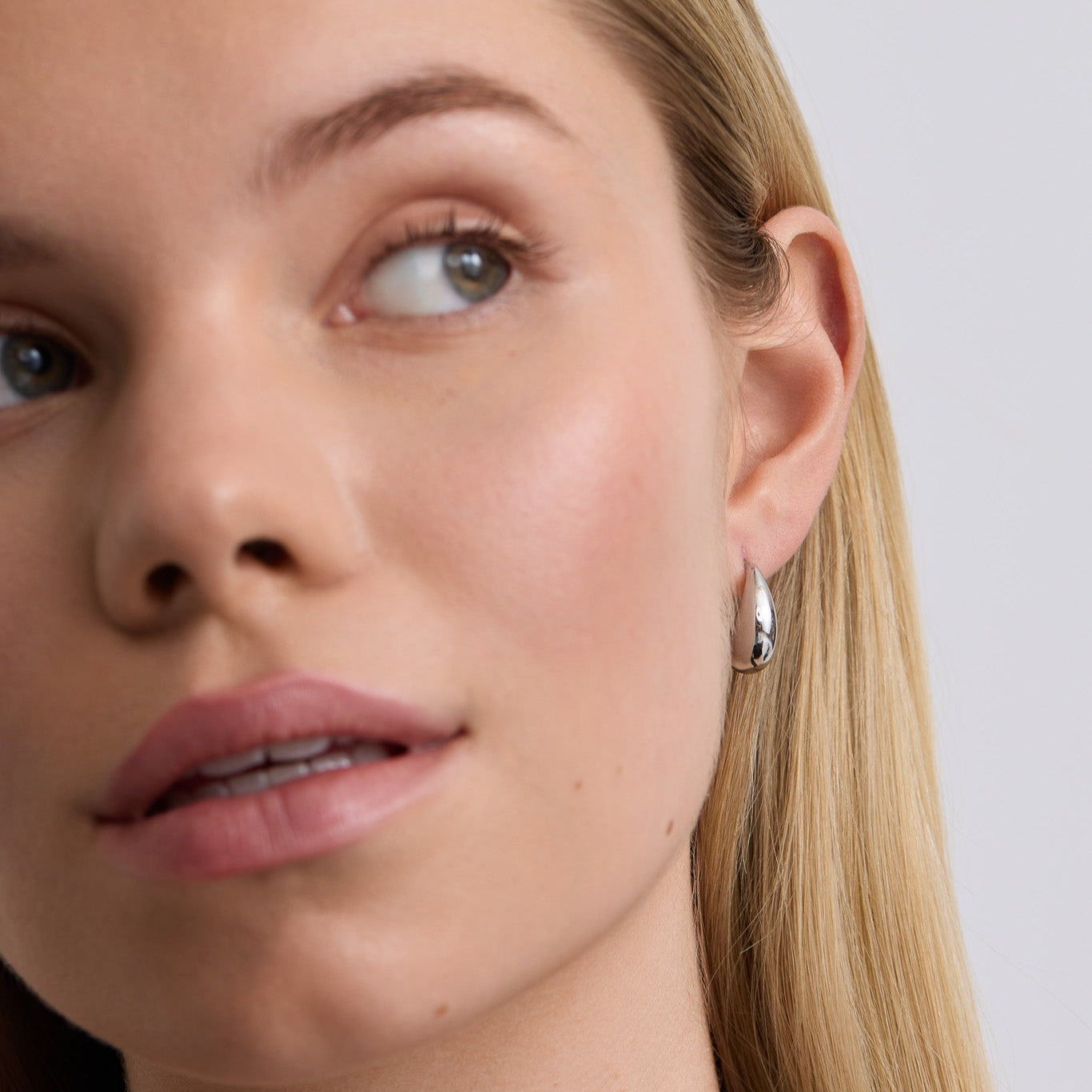 Curved Midi Hoops